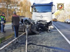 В Чувашии водитель легковушки погиб в столкновении с грузовиком