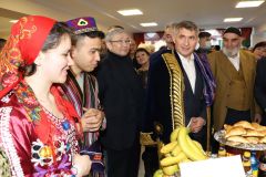 Олег Николаев тепло поприветствовал участников межнационального праздника Навруз Навруз 