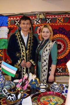Журналист газеты “Грани” примерила узбекский национальный наряд, вышитый умелыми руками мастериц.Навруз — праздник души и любви праздник Навруз 