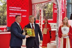 Чувашии вручили диплом за победу в конкурсе "Российское дерево года – 2023"