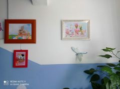 Две выставки открылись в подъезде дома в Новочебоксарске