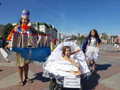 Мама Валентина ТолстоваМоя мама — ГЭС,  или Еще раз про детские коляски День города Чебоксары-2022 