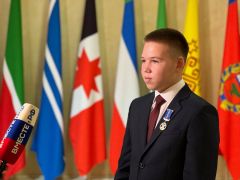 Макар МушковНовочебоксарского школьника наградили медалью "За мужество" в Совете Федерации Награда 