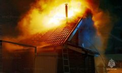 В Новочебоксарске сгорела деревянная баняВ Чебоксарах вспыхнула сауна в 2-комнатной квартире, в Новочебоксарске - баня на Набережной пожар 