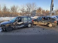 В Чебоксарах на Гагаринском мосту столкнулись четыре автомобиля ДТП 