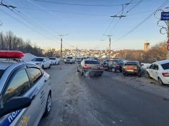 В Чебоксарах на Гагаринском мосту столкнулись четыре автомобиля ДТП 