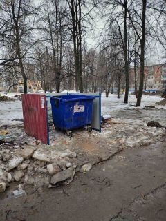 После уборки. Фото прислал читатель Сергей"Грани" помогают: трехнедельный мусор по ул. Терешковой, 9 вывезен