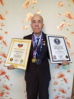 Валентин ДемидовНовочебоксарский пенсионер установил мировой рекорд Активное долголетие Знай наших! 