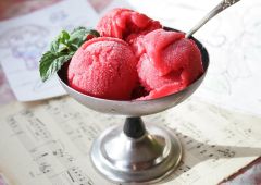 Домашнее ягодное мороженоеЛетнее меню: овощи с грядки Семейный стол 