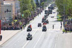 Более семидесяти единиц боевой техники участвовали в параде Победы на площади Республики Чебоксар. Фото cap.ruПобедили и победим