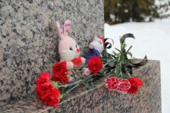 Школьники Новочебоксарска выражают соболезнование родственникам погибших детей в Кемерове трагедия Кемерово 