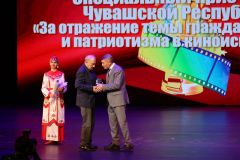 На закрытии кинофестиваляЗавершился XVII Чебоксарский международный кинофестиваль XVII Чебоксарский международный кинофестиваль 