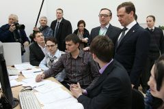 v_ekrie.jpegДмитрий Медведев наказал больше пользоваться отечественными наработками ЭКРА Президент России Дмитрий Медведев 