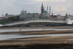Река Казанка сейчас. Фото Олега ТИХОНОВА ("Российская газета")На мели. Этот май преподнес сюрприз — Волга обмелела