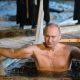 Путин окунулся в прорубь на крещенских купаниях 19 января — Крещение Господне 