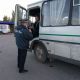 Сотрудники ГИБДД Новочебоксарска проверяют автобусы после резонансного ДТП в Чебоксарском районе ГИБДД ДТП Проверка 