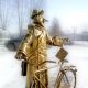 Цивильский почтальон Печкин читает «Нарспи»  скульптура Печкин 