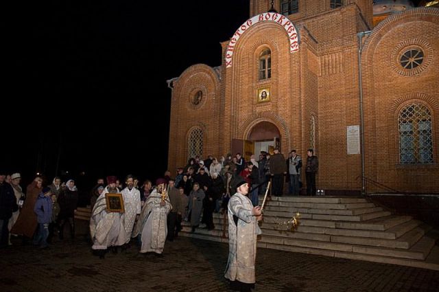 Крестный ход в Пасхальную ночь.