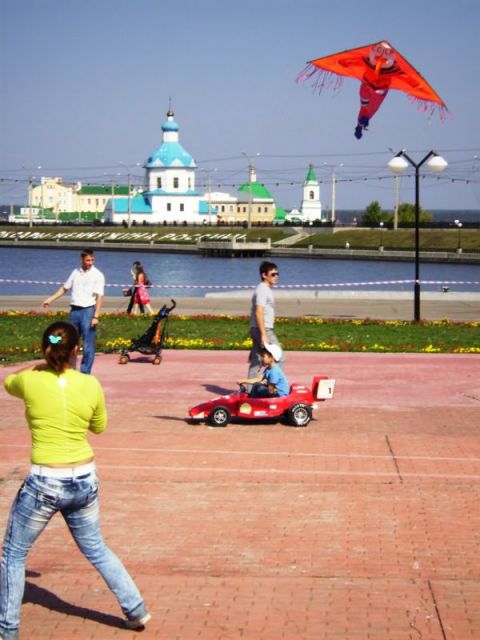 В воздухе — змей. Фото с сайта cap.ru.