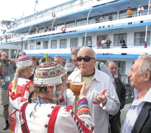 Гостей потчевали не только песнями... Фото автора.